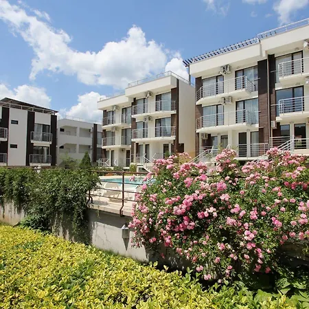 Апартамент New Line Village *