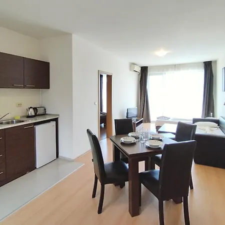 New Line Village ساني بيتش