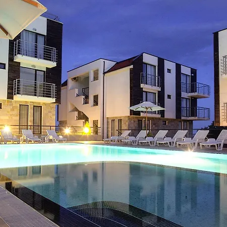 New Line Village ساني بيتش