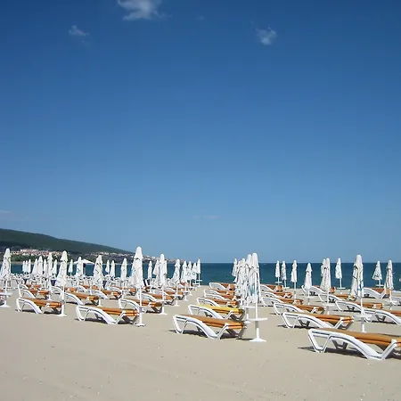 New Line Village شقة *