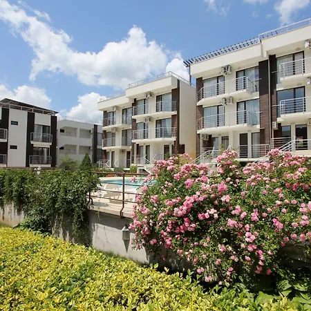 New Line Village * ساني بيتش