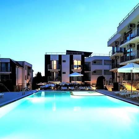 New Line Village ساني بيتش