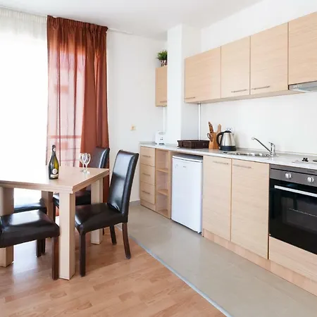 New Line Village ساني بيتش