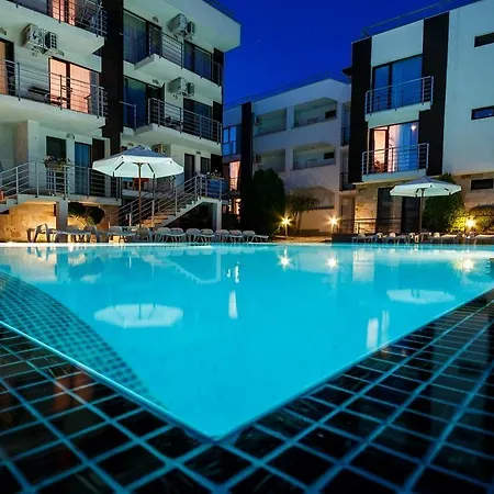 New Line Village ساني بيتش