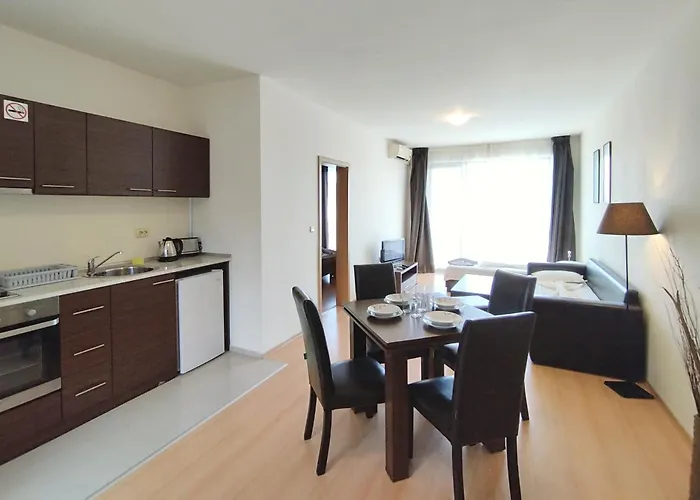 New Line Village 阳光海滩