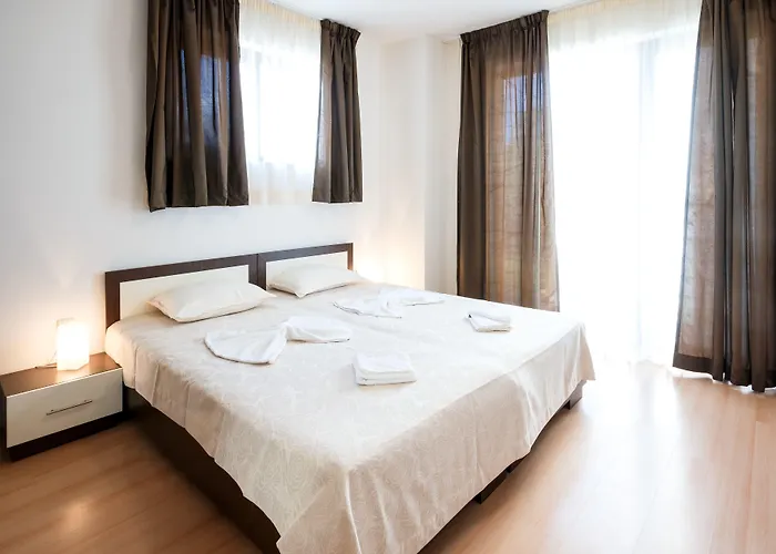 New Line Village * 阳光海滩