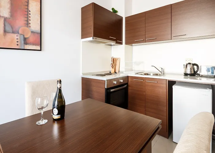 New Line Village 公寓 *