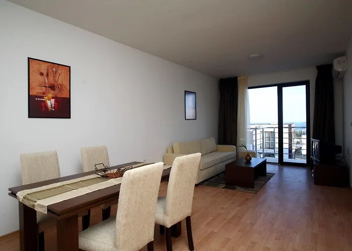 New Line Village * 阳光海滩